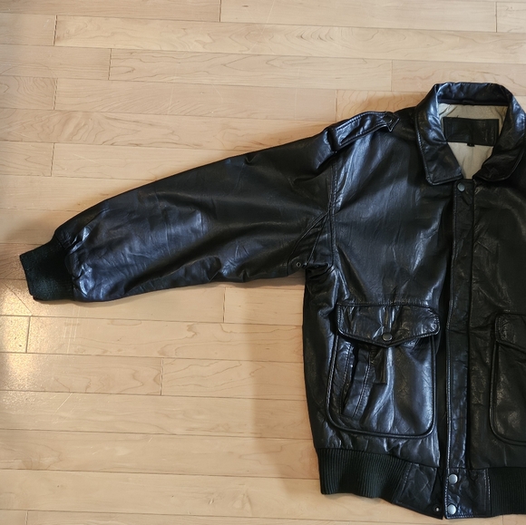 Vintage brown leather bomber jacket in size Large - Picture 2 of 9